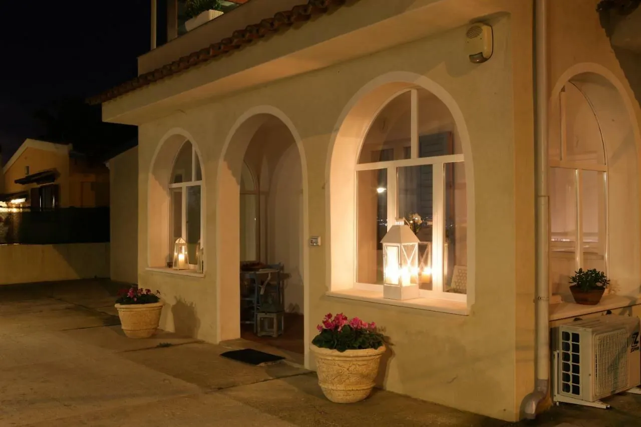 Avion B&B Elmas Ιταλία