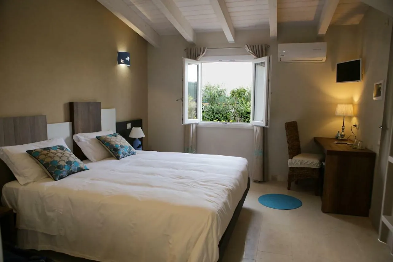 Avion B&B Elmas